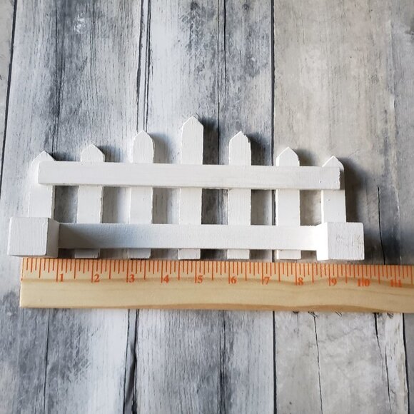 Free Standing Wood White Picket Fence - Picture 2 of 4